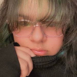 Meet your Posher, Alexia